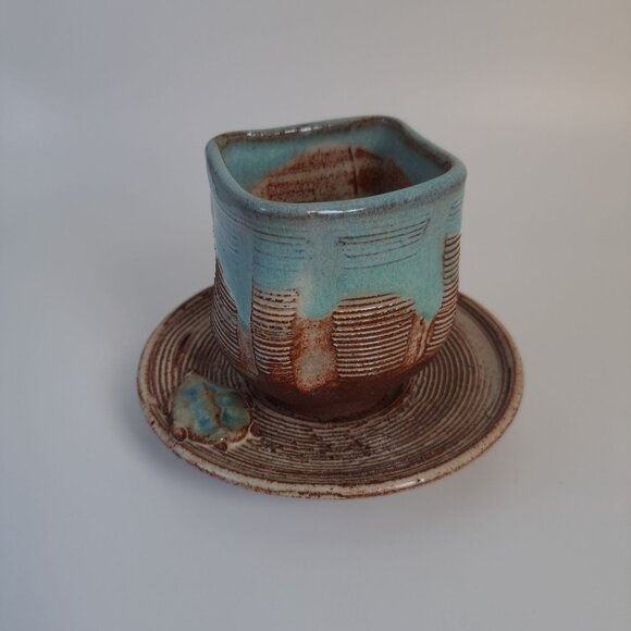Handcrafted Ceramic Square Cup Saucer Set With Textured Design - Picture 4 of 15